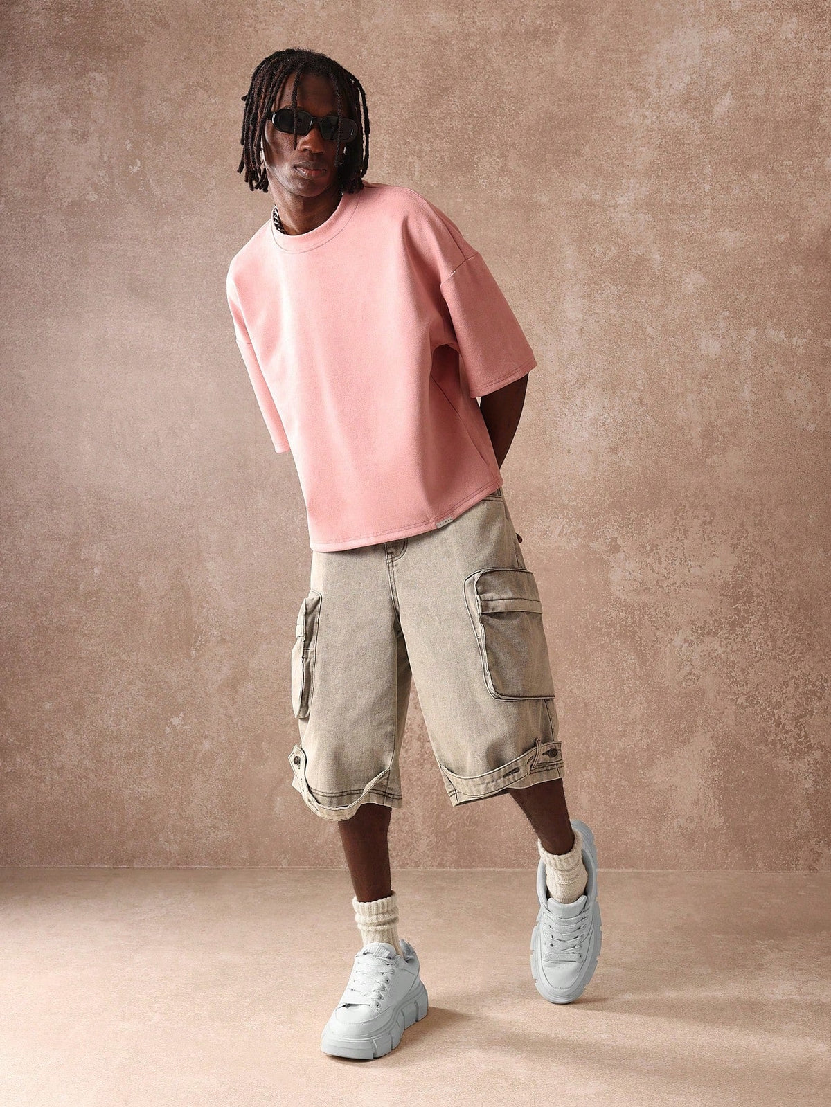 Camiseta Manfinity Veludo Boxy — Foto 18