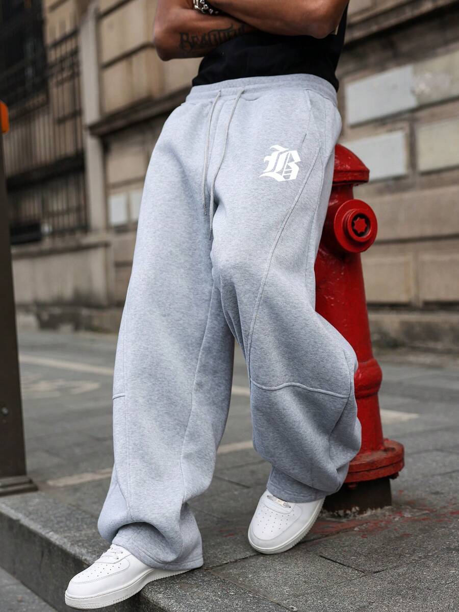 Calça Manfinity Studios Monogram Sweatpants — Foto 4