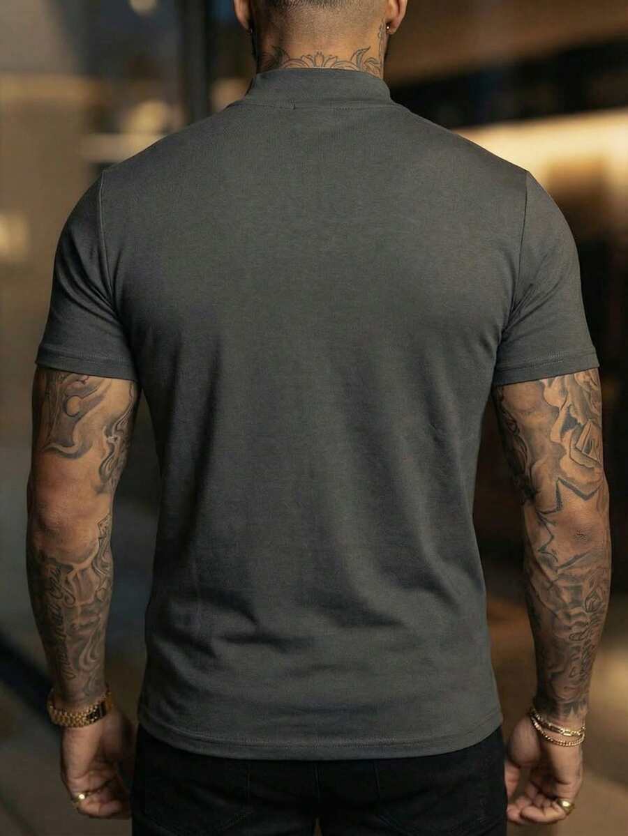 Camiseta Manfinity Gola Minimal — Foto 12