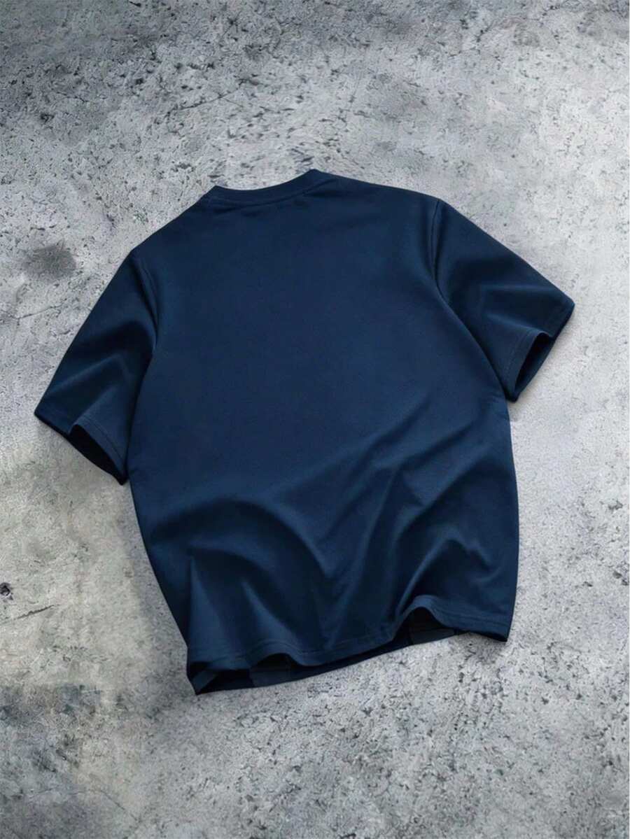 Camiseta Manfinity Folgado Estampa Gráfica Recorte — Foto 21