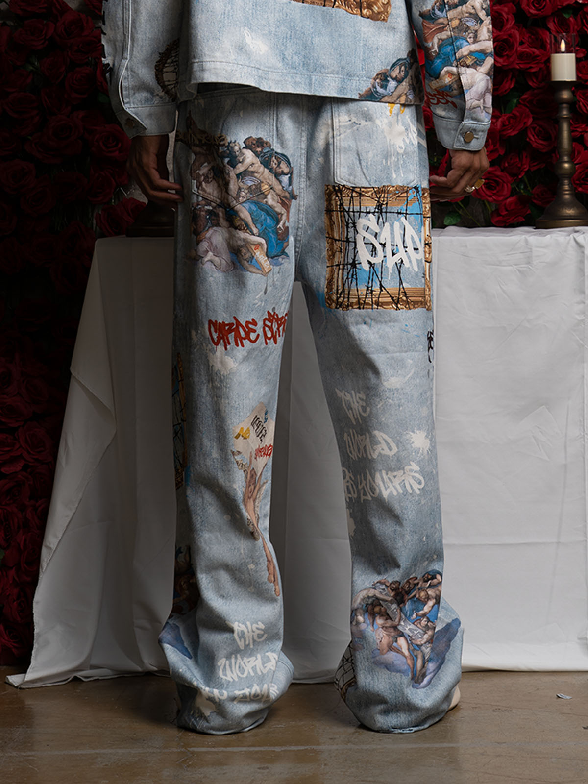 Calça Jeans Manfinity Sacred Renaissance Graffiti Light Wash — Foto 5