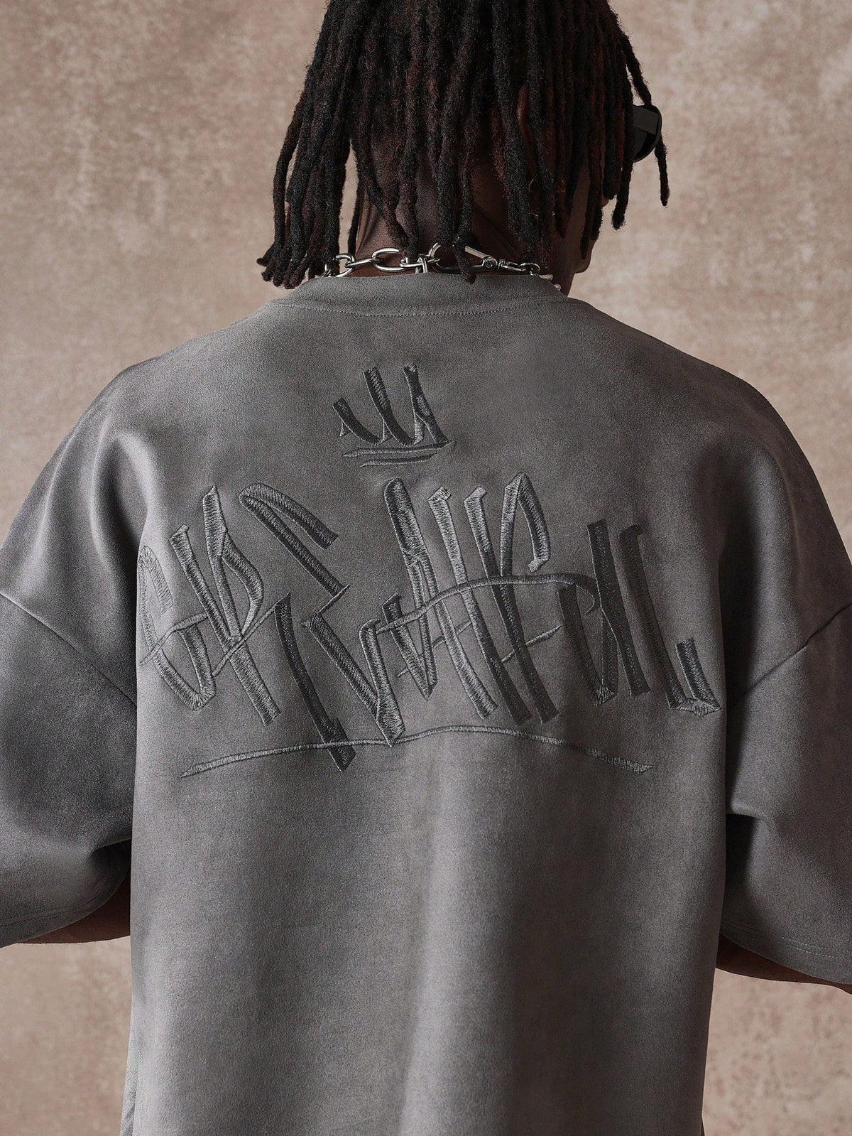 Camiseta Manfinity Veludo Boxy — Foto 8