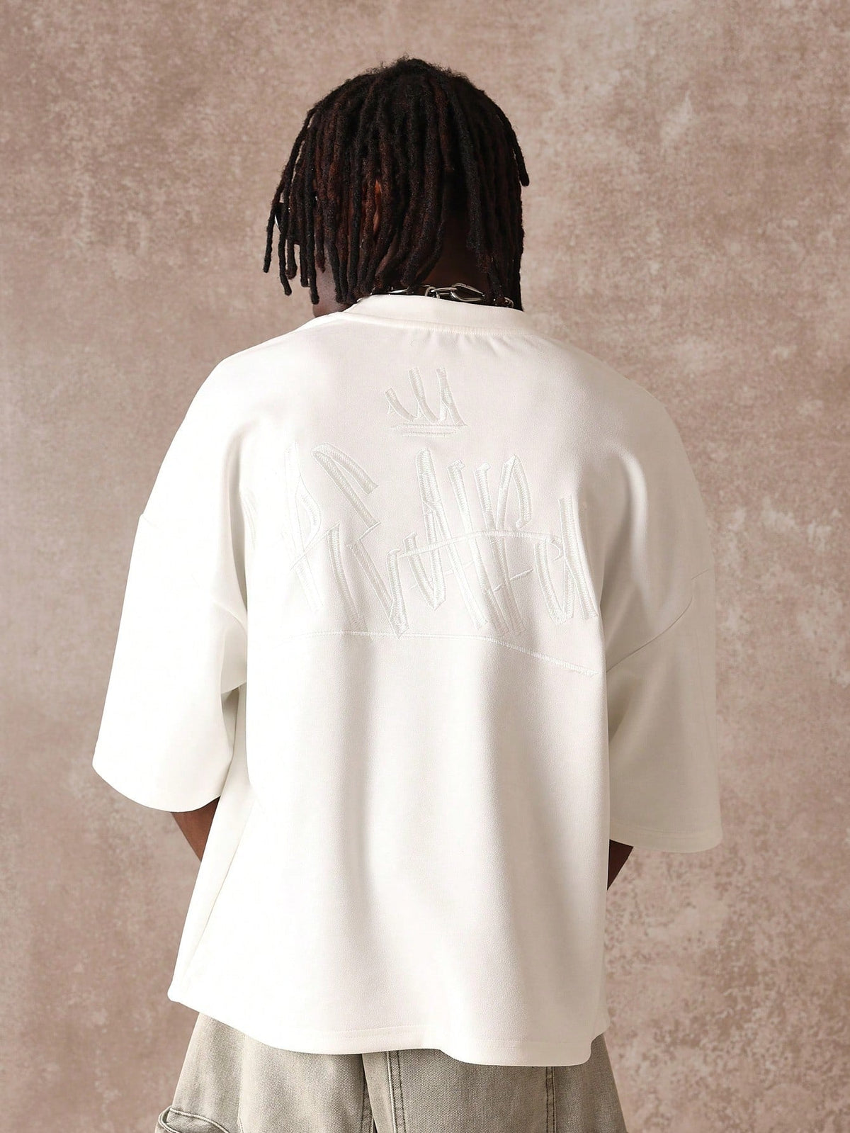 Camiseta Manfinity Veludo Boxy — Foto 5