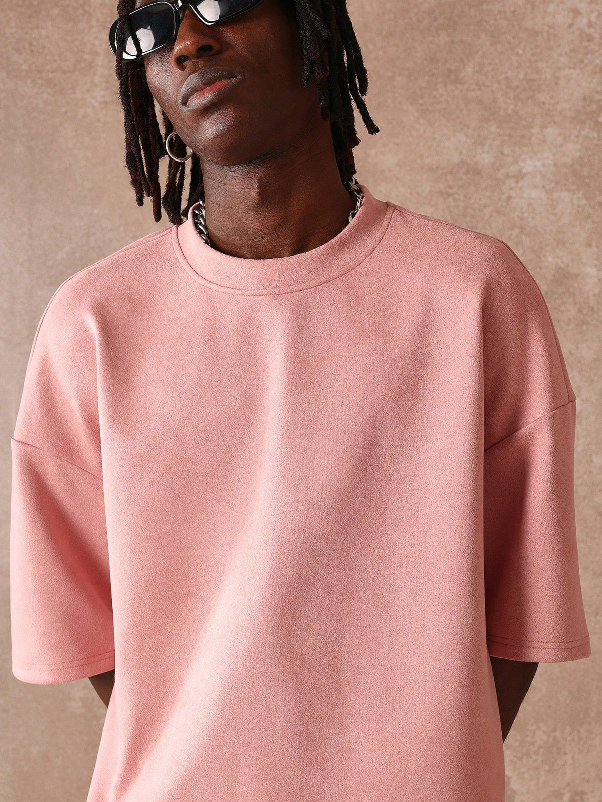 Camiseta Manfinity Veludo Boxy — Foto 23