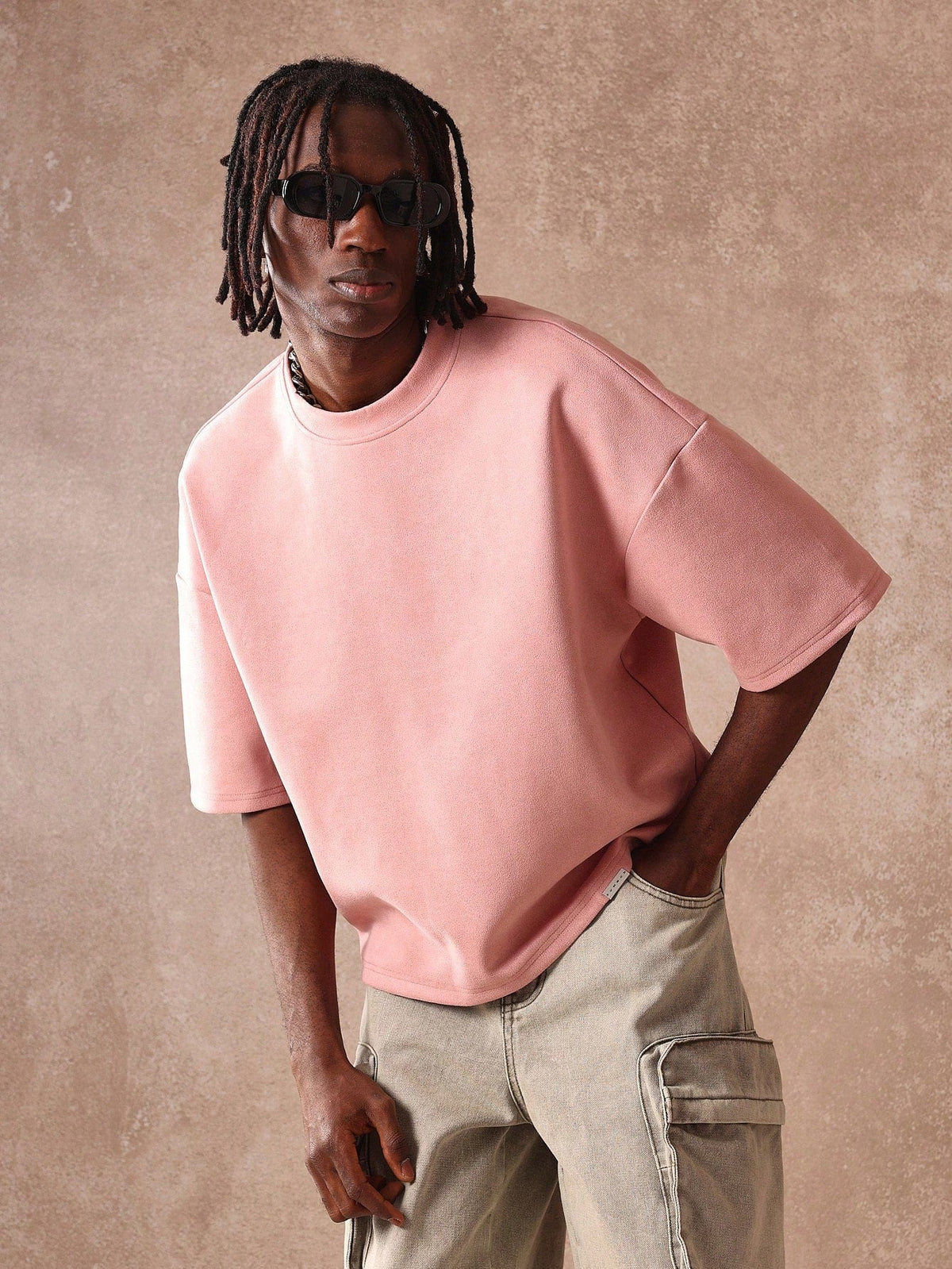 Camiseta Manfinity Veludo Boxy — Foto 16