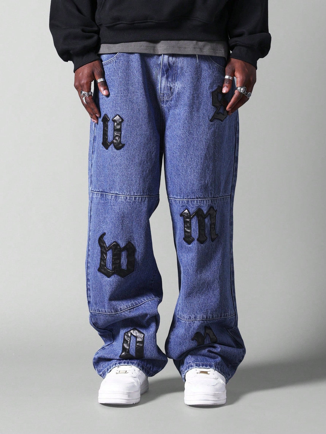 Calça Manfinity Distintivos — Foto 1
