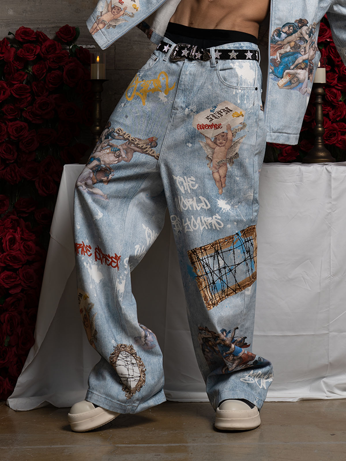 Calça Jeans Manfinity Sacred Renaissance Graffiti Light Wash — Foto 2