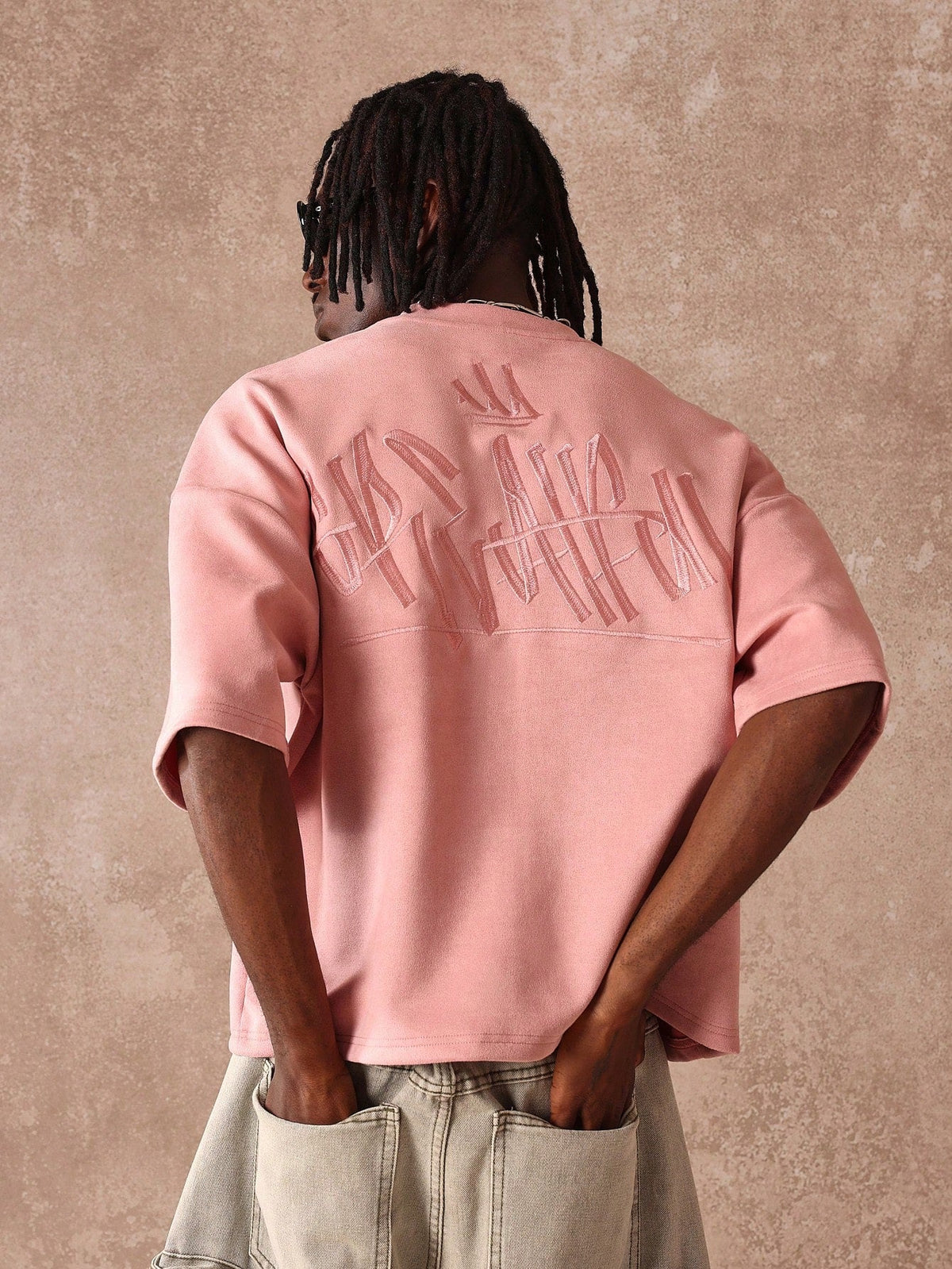 Camiseta Manfinity Veludo Boxy — Foto 12