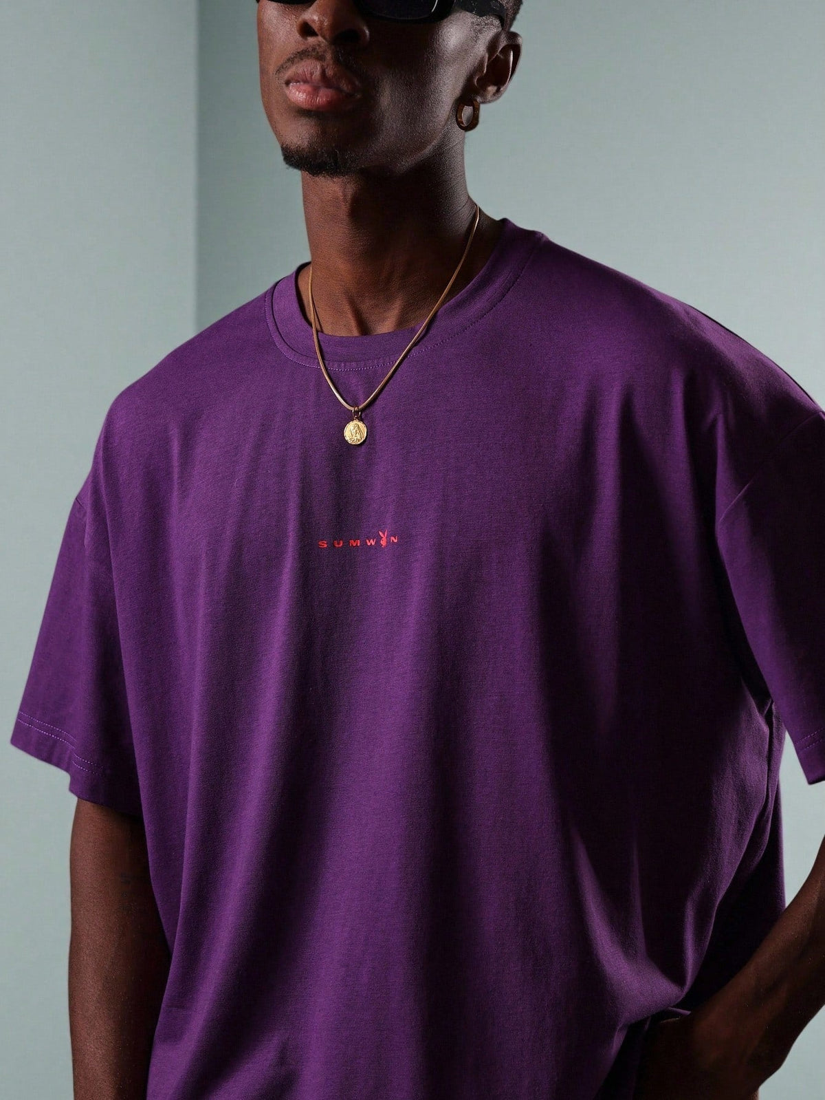 Camiseta Manfinity Purplee — Foto 5