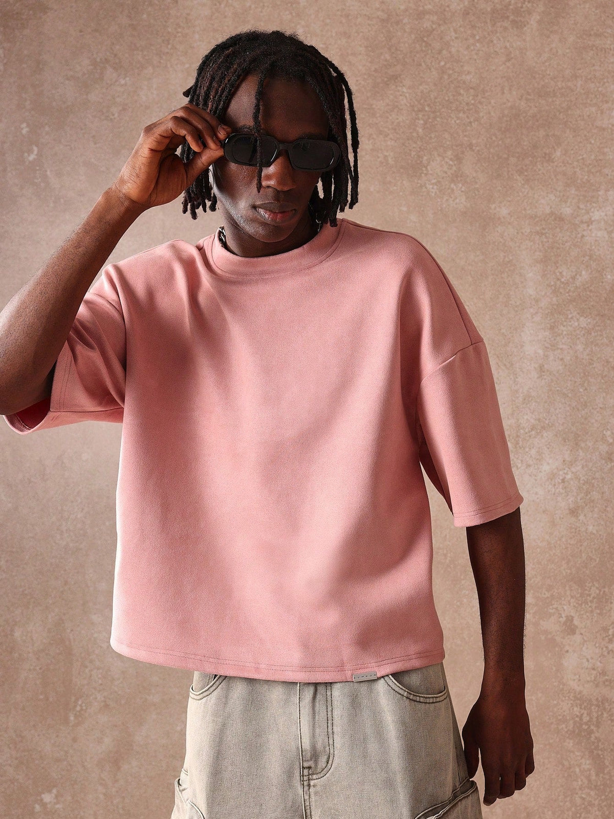Camiseta Manfinity Veludo Boxy — Foto 14