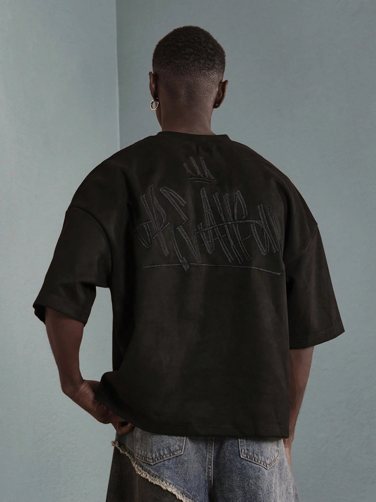 Camiseta Manfinity Veludo Boxy — Foto 13
