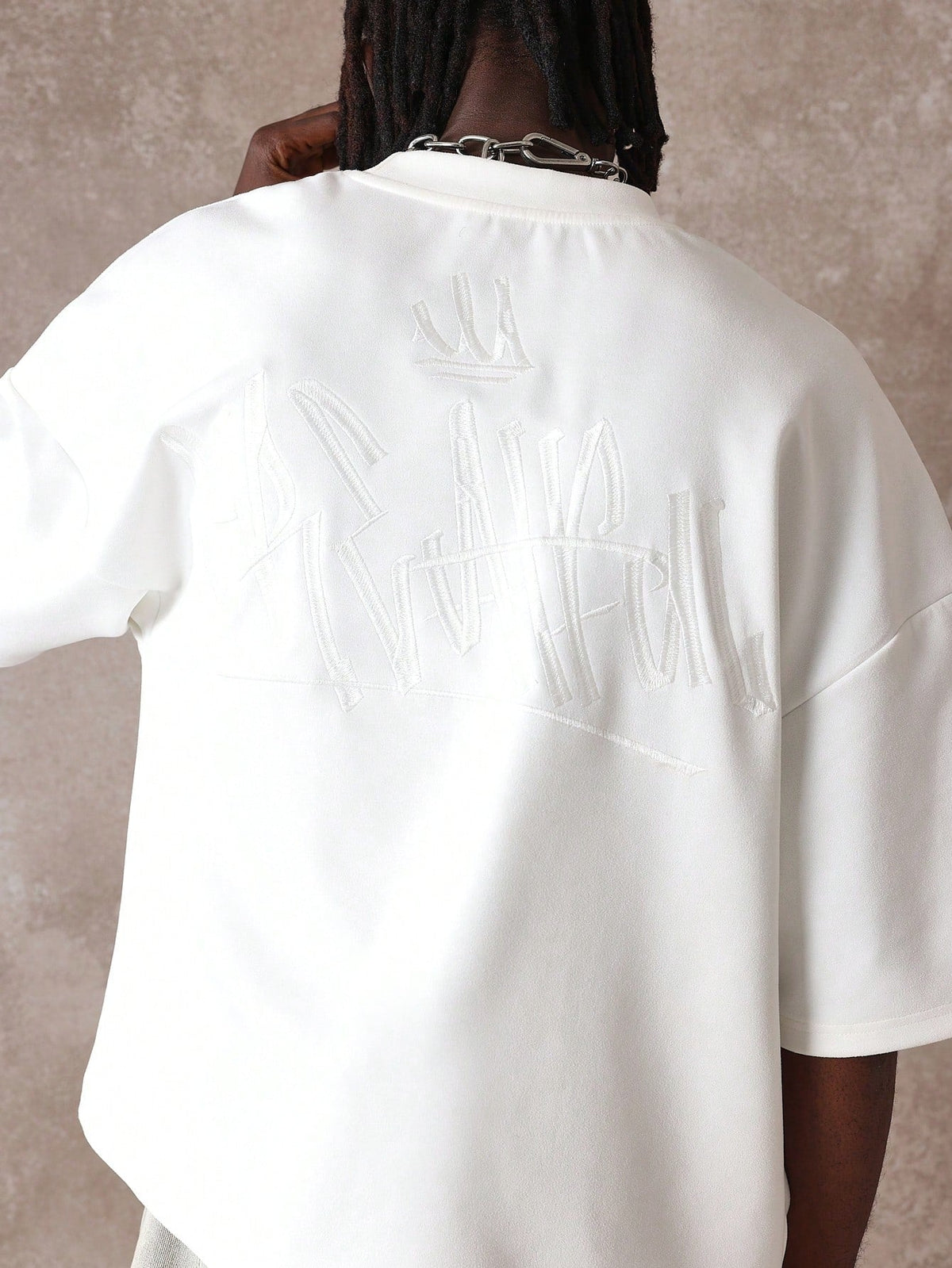 Camiseta Manfinity Veludo Boxy — Foto 3