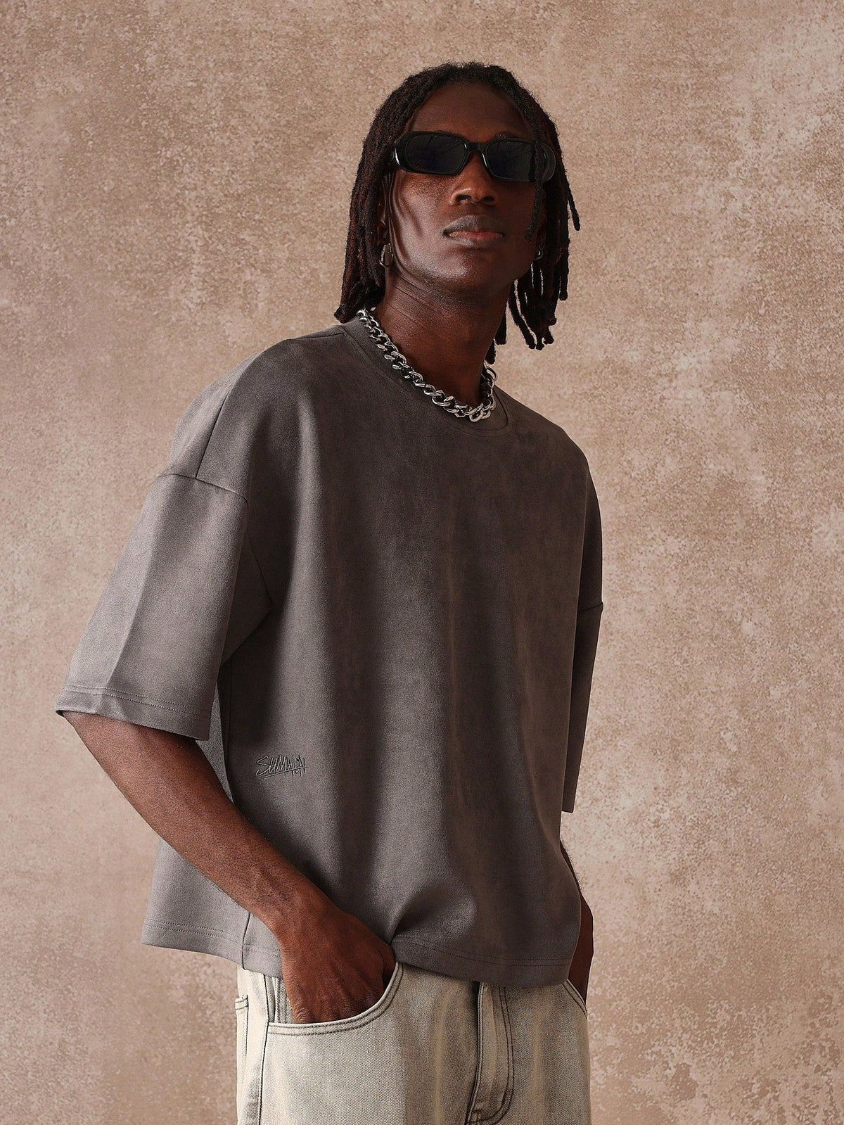 Camiseta Manfinity Veludo Boxy — Foto 15