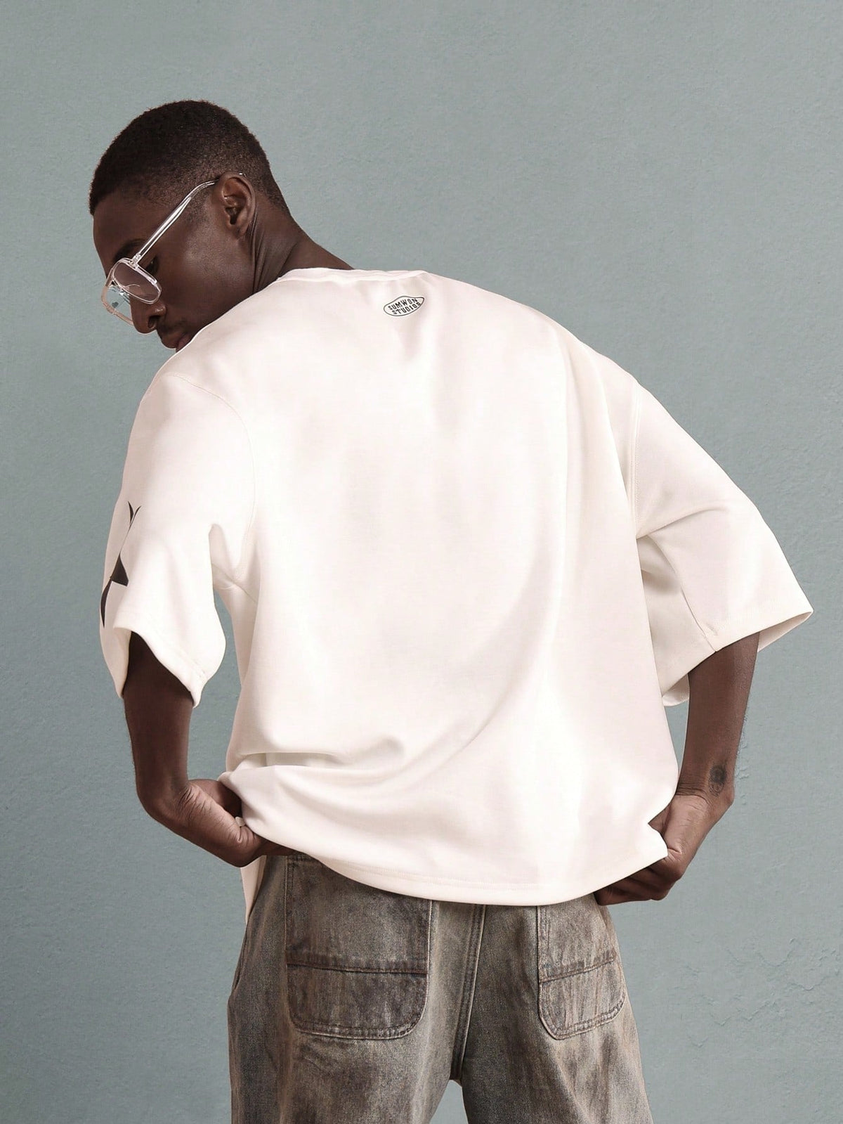 Camiseta Manfinity Oversized 00 — Foto 3