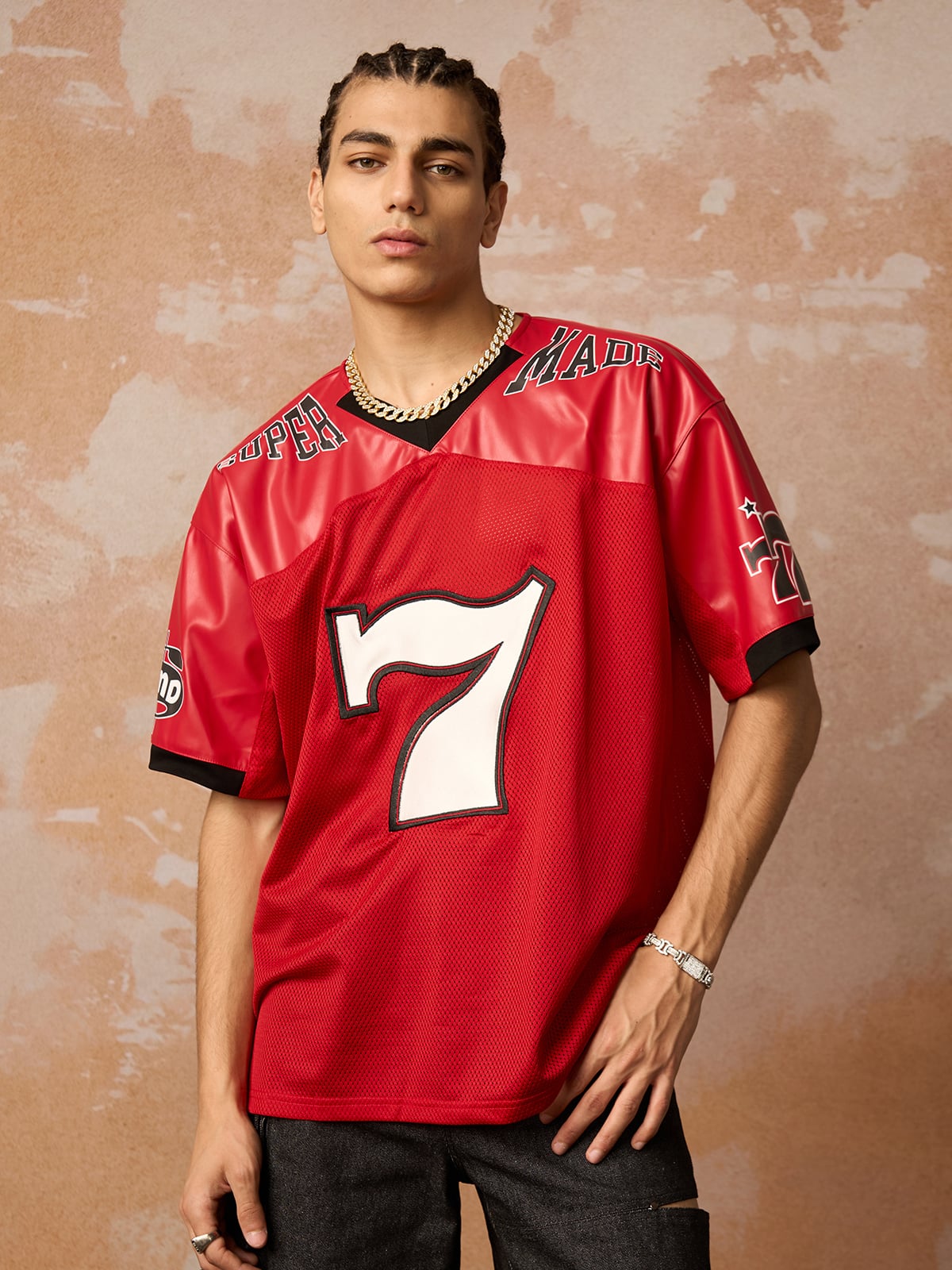 Camiseta Manfinity Studios Red Retro Jersey Oversized — Foto 1