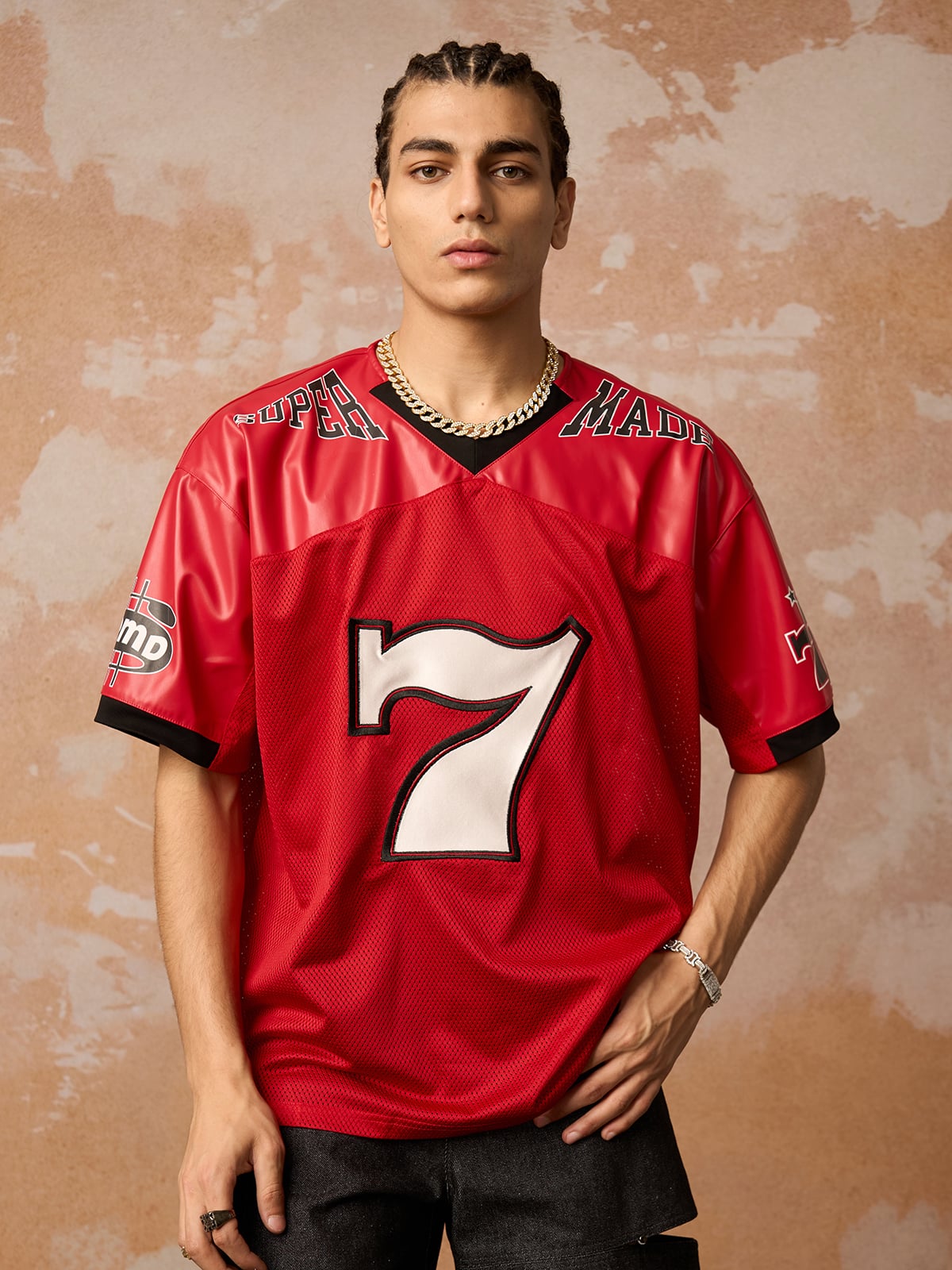 Camiseta Manfinity Studios Red Retro Jersey Oversized — Foto 3