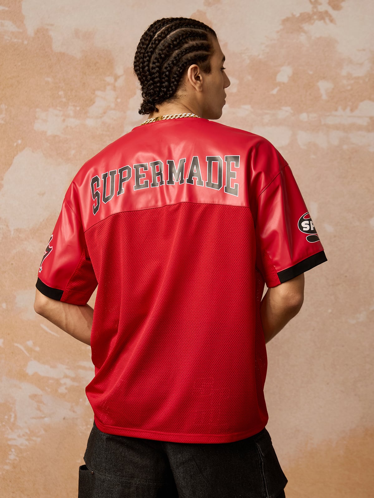 Camiseta Manfinity Studios Red Retro Jersey Oversized — Foto 4