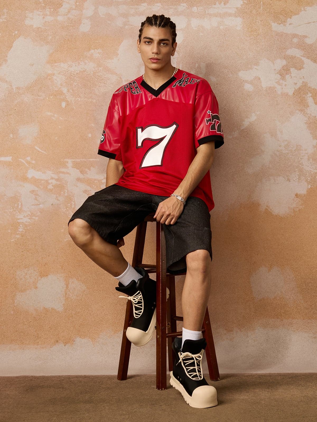 Camiseta Manfinity Studios Red Retro Jersey Oversized — Foto 6