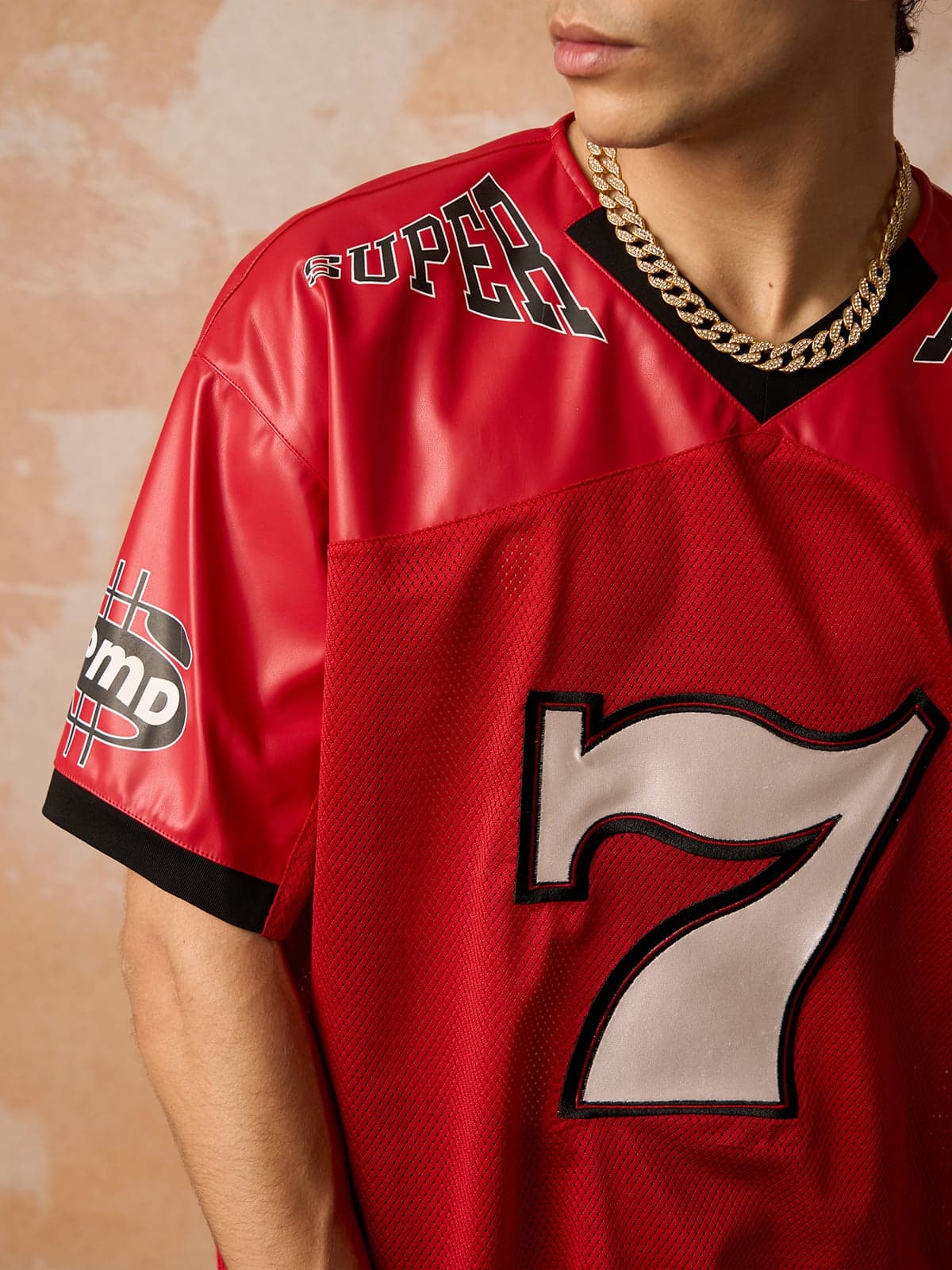 Camiseta Manfinity Studios Red Retro Jersey Oversized — Foto 8